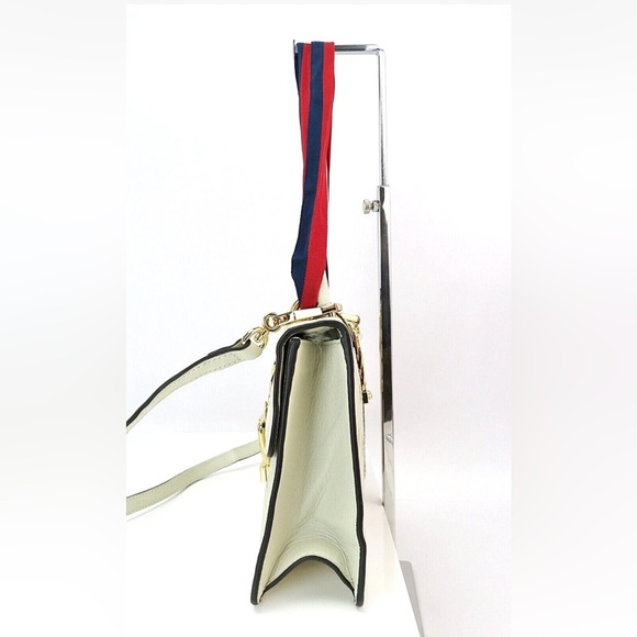 Gucci Ivory Crossbody Bag with Gold and Navy Accents - Picture 4 of 15